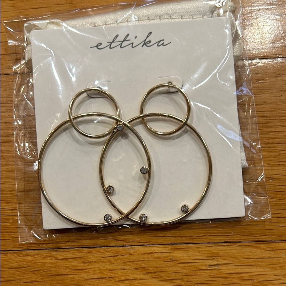 - ettika Gold Geometric Earrings